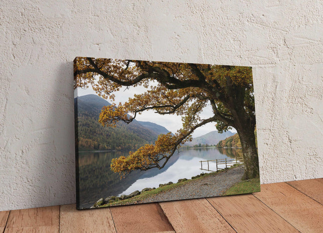 Stunning canvas picture, Autumnal view of Lake Buttermere, Lake District. Canvas Print Wall décor for home or office (Interior) Ideal gift.